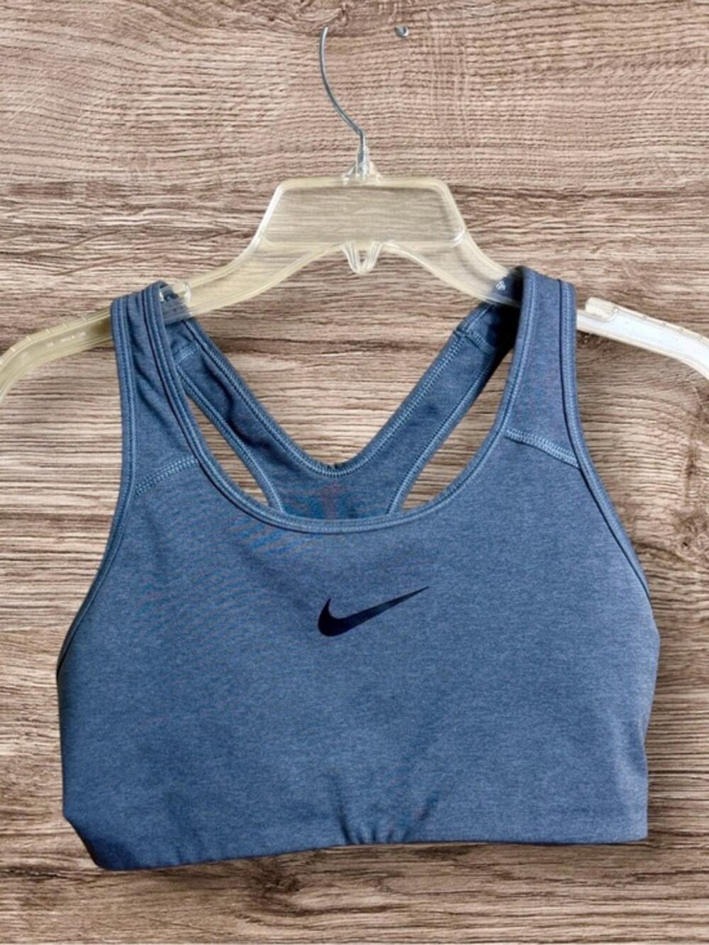 Nike Swoosh Medium Support Sports Bra. Medium. Gray